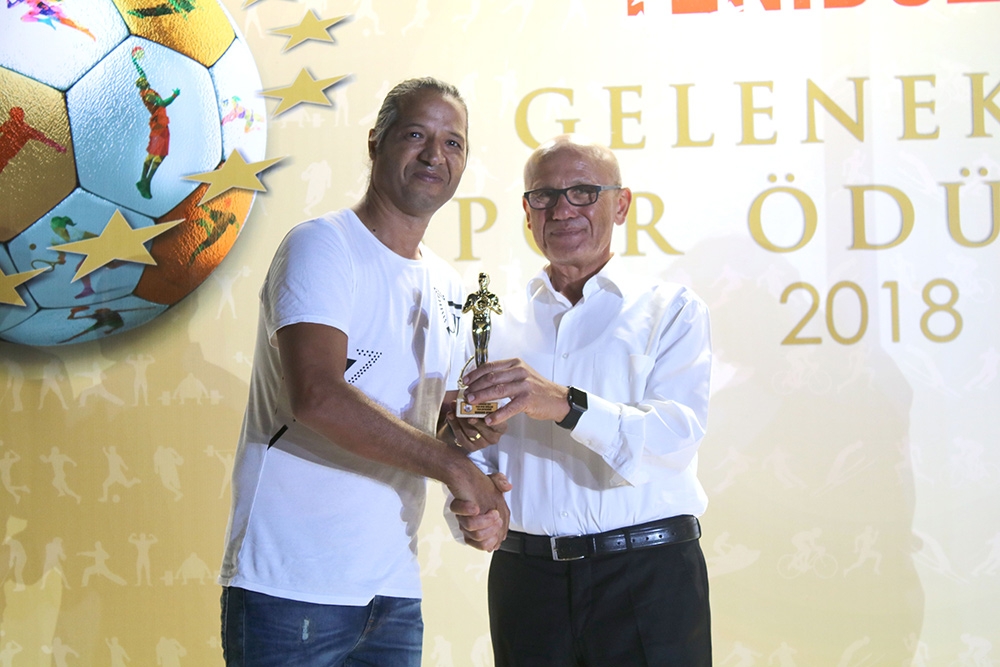 Geleneksel ödüller sahiplerini buldu 10