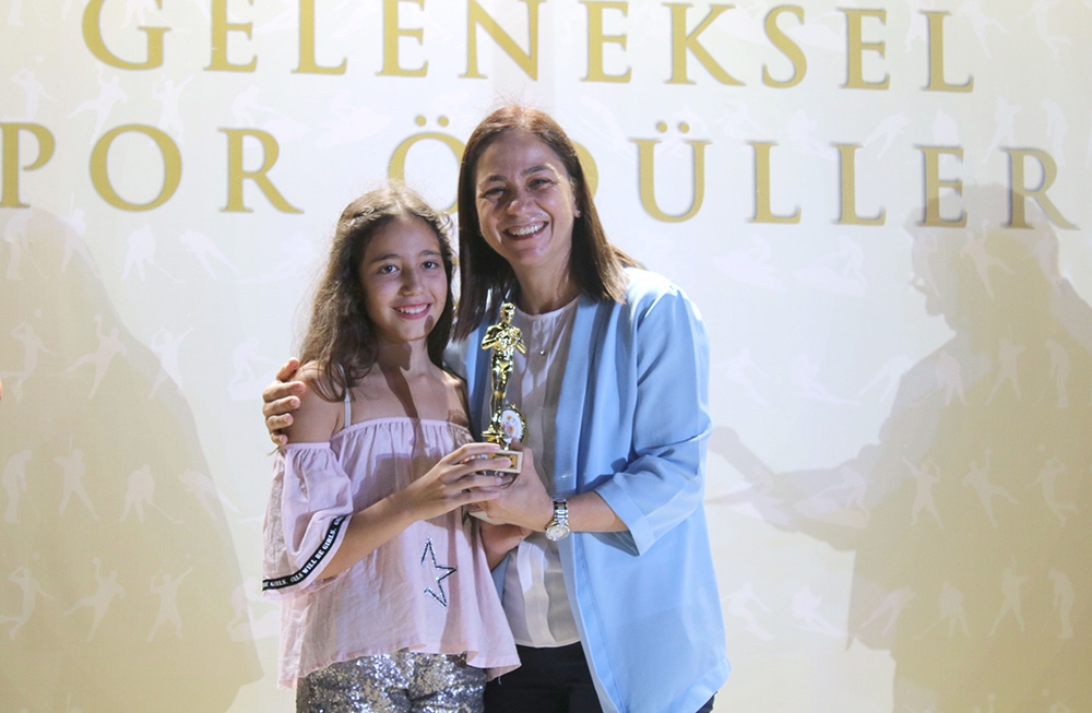 Geleneksel ödüller sahiplerini buldu 15