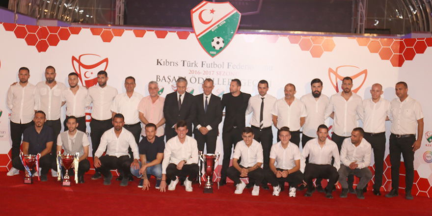 Futbolun başarı gecesi yapıldı