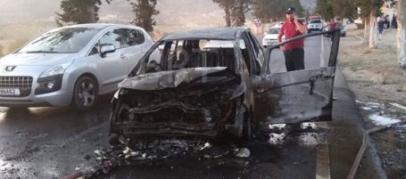 Boğazköy- Gönyeli Anayolu’ndaki trafik kazasında bir araç yandı