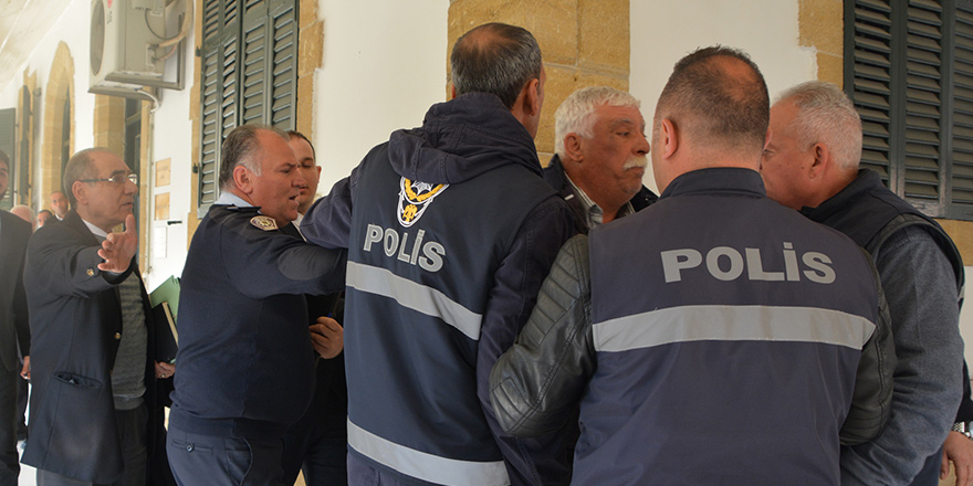 ‘Alt mahkemede’ yargılanmak istiyorlar