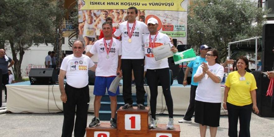 İskele kansere karşı el ele yürüdü