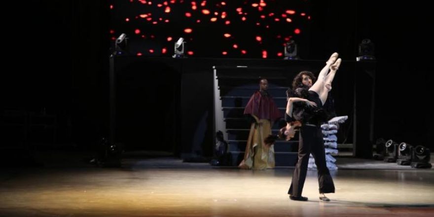 Büyüleyen Gösteri