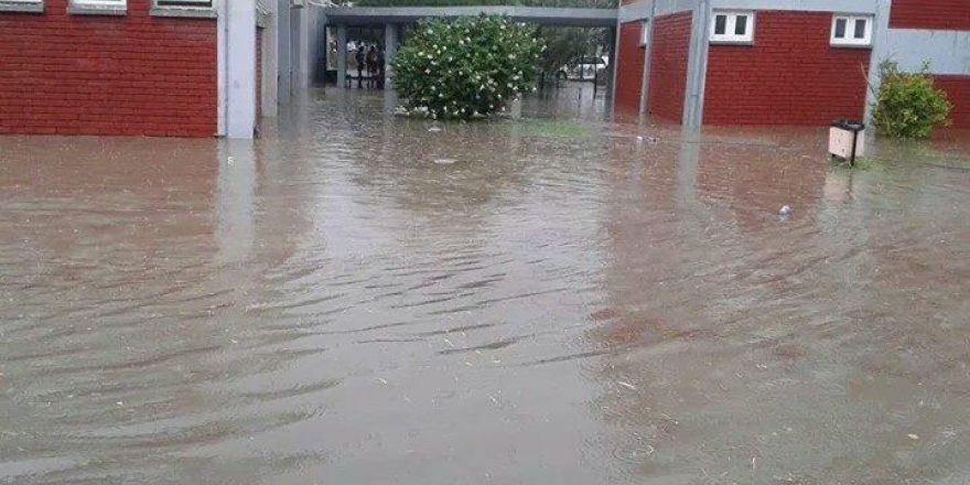 Lefkoşa yağmura teslim oldu