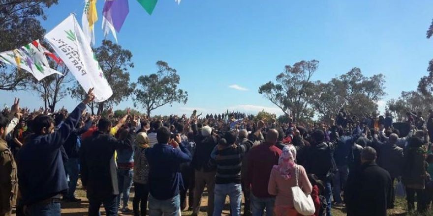 İskelede Newroz ateşi yakıldı