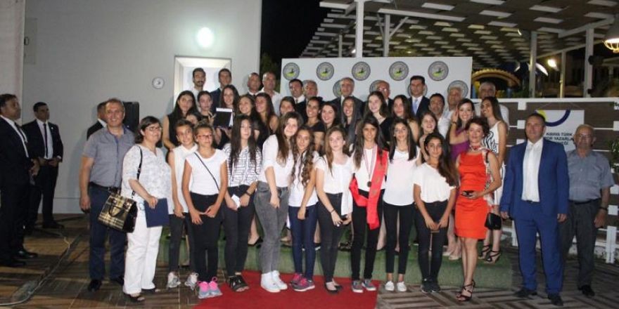 Yılın Başarılıları Ödüllerini Aldı