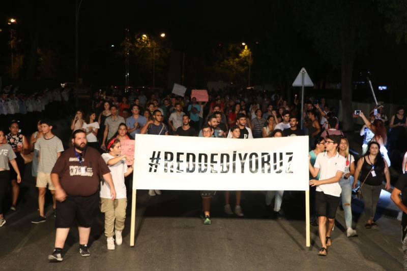 Gençler yine yürüdü, reddetti, tek yürek ses verdi 17