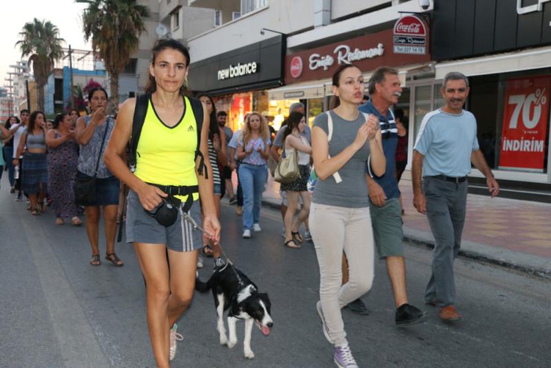 Gençler yine yürüdü, reddetti, tek yürek ses verdi 8