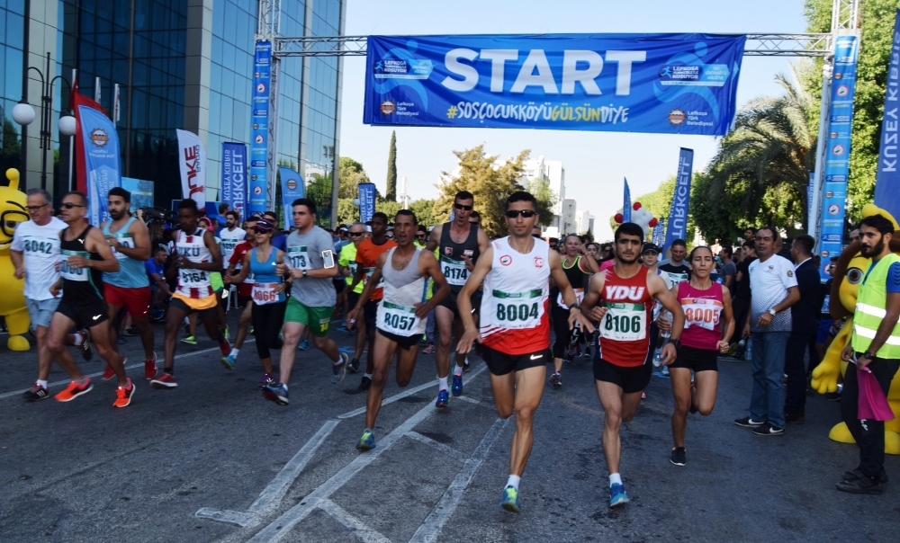 Lefkoşa Turkcell ile Koşuyor Maratonuı 13