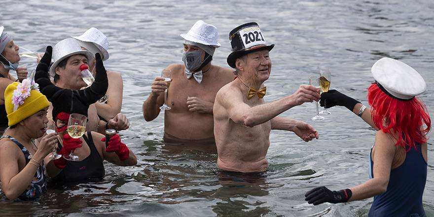 Soğuk suda yılbaşı geleneği!