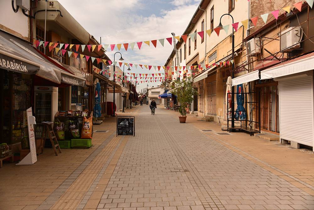 Lefkoşa ve Girne 'Kapandı' 5