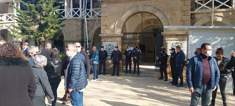 Basın özgürlüğü için mahkeme önünde 11