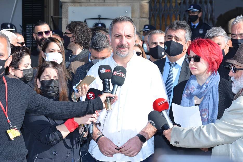 Basın özgürlüğü için mahkeme önünde 22