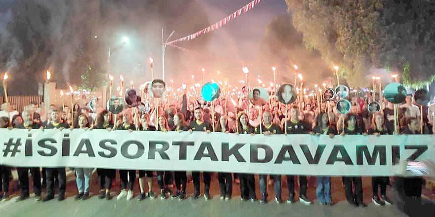 Yüzlerce yurttaş, Şampiyon Melekler için haykırdı