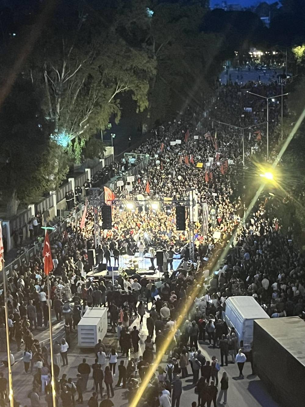 Halk meydanda: "Geçit Yok" 11