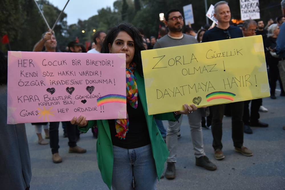 Halk meydanda: "Geçit Yok" 14