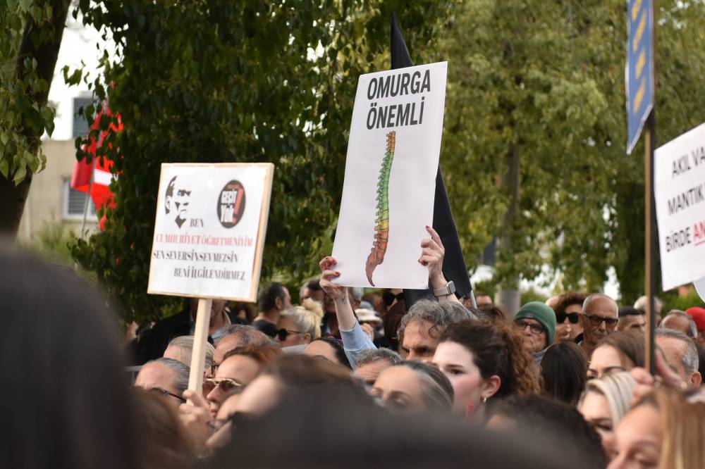 Halk meydanda: "Geçit Yok" 18