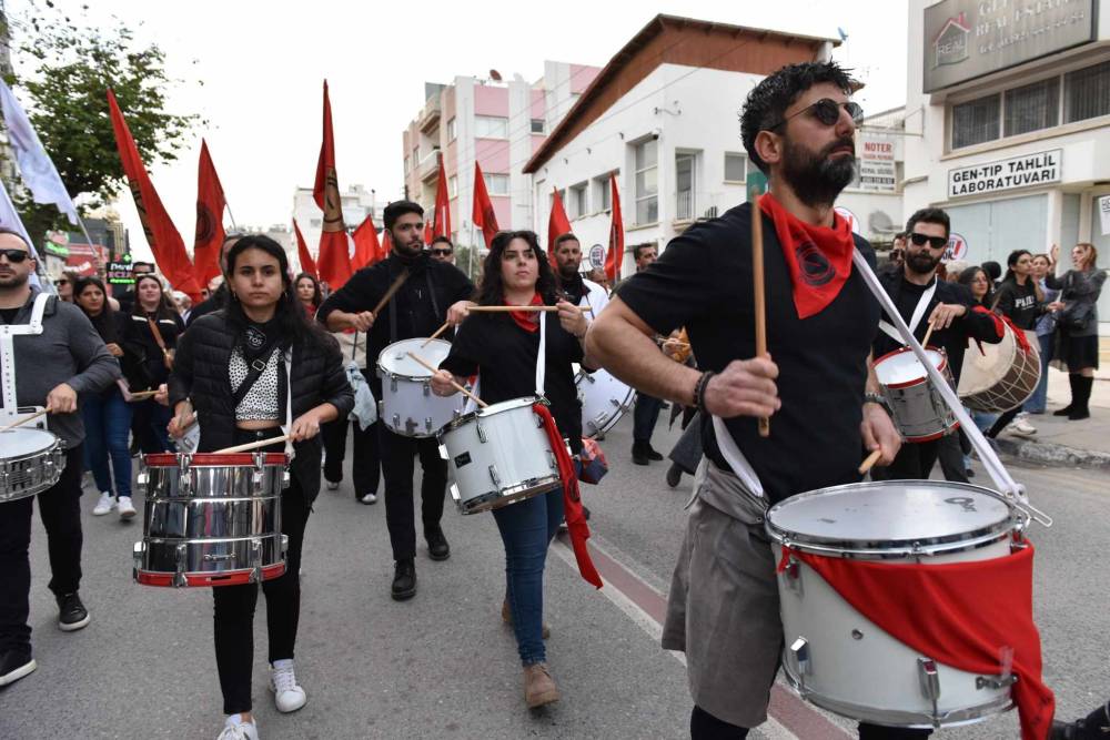 Halk meydanda: "Geçit Yok" 9