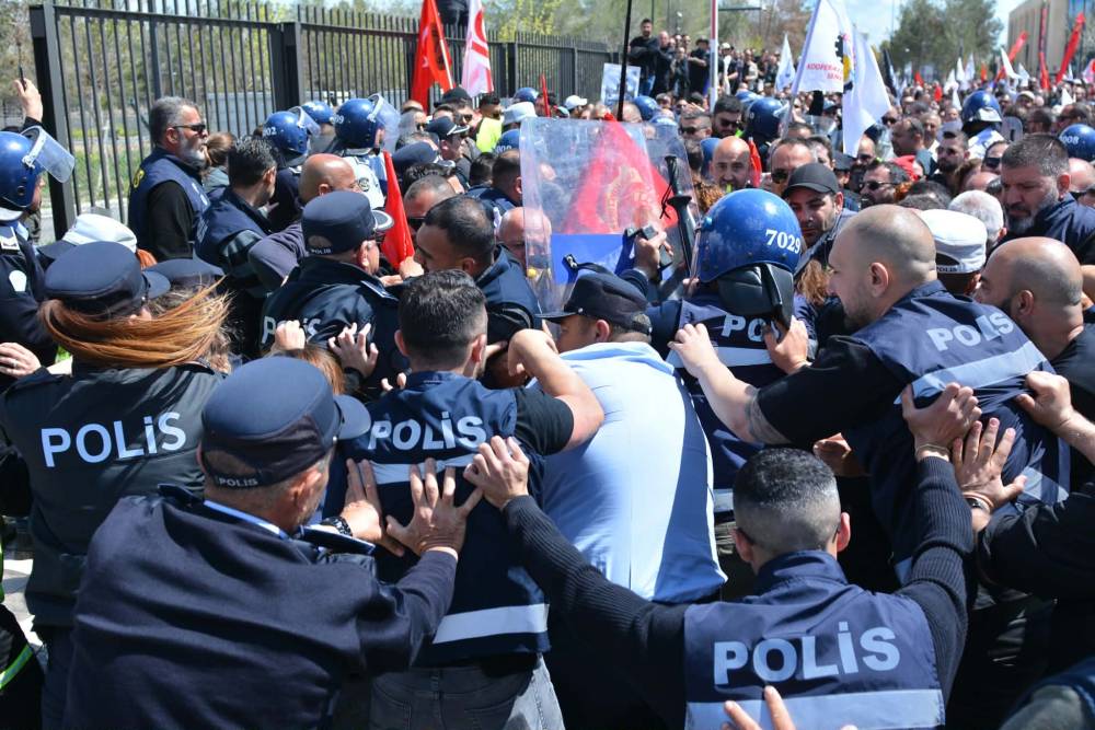 Halk sokakta: "Hükümet istifa" 13