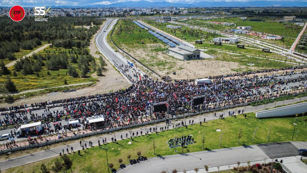 Halk sokakta: "Hükümet istifa" 15