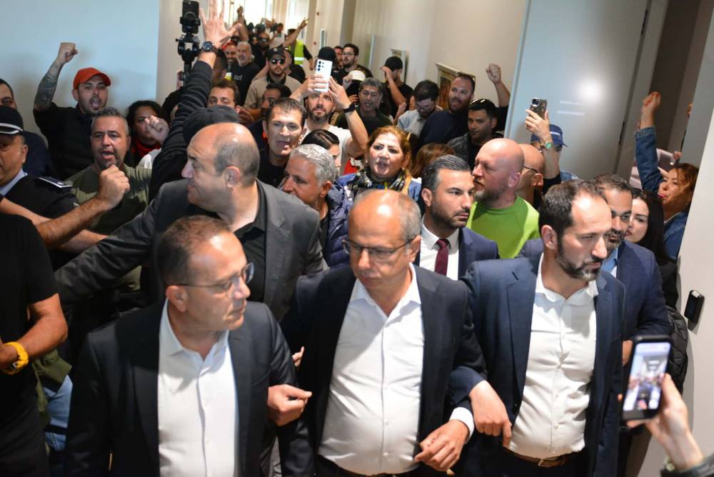 Halk sokakta: "Hükümet istifa" 22