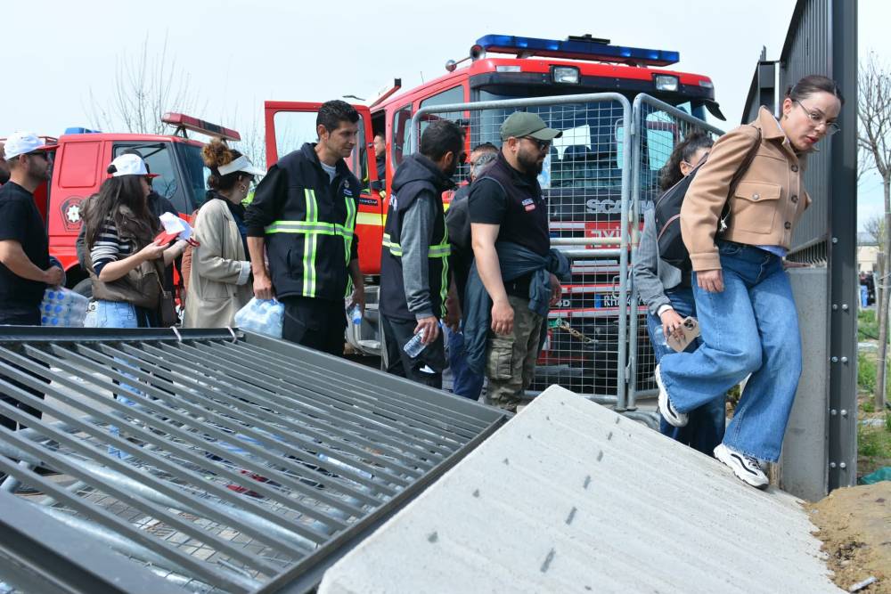 Halk sokakta: "Hükümet istifa" 23