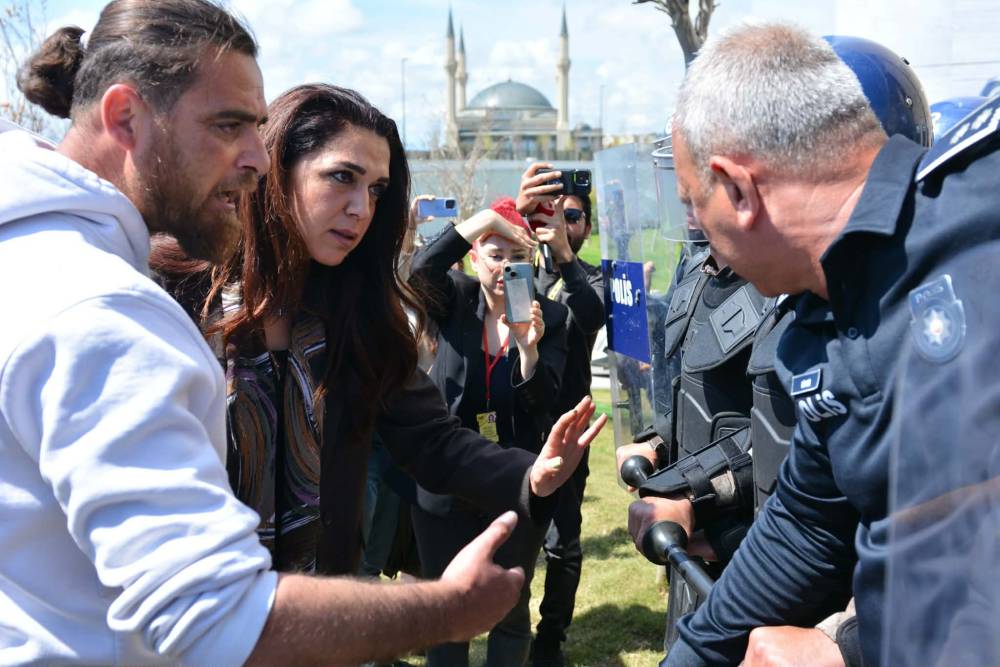 Halk sokakta: "Hükümet istifa" 27