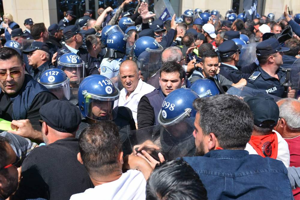 Halk sokakta: "Hükümet istifa" 31