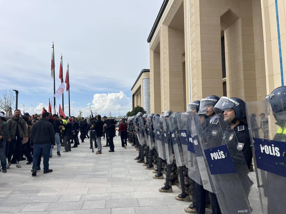 Halk sokakta: "Hükümet istifa" 33