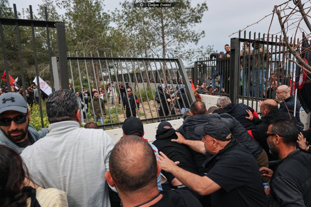 Halk sokakta: "Hükümet istifa" 35