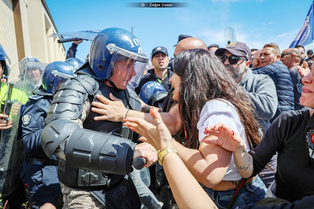 Halk sokakta: "Hükümet istifa" 37