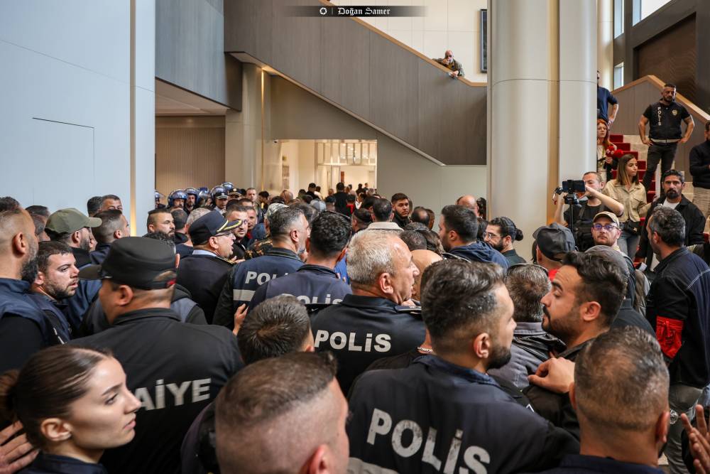 Halk sokakta: "Hükümet istifa" 38