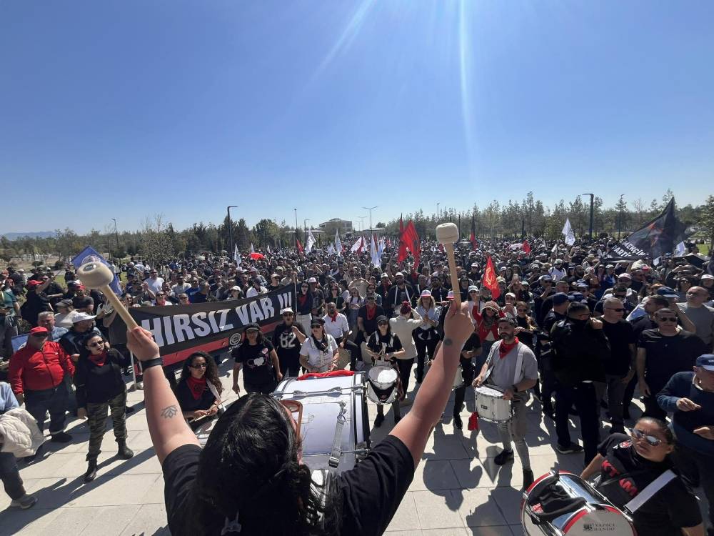 Halk sokakta: "Hükümet istifa" 46