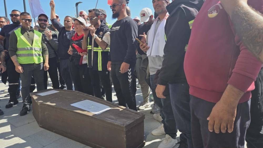 Halk sokakta: "Hükümet istifa" 48