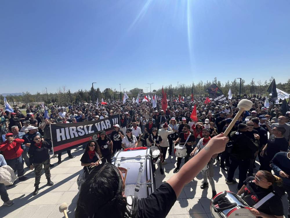 Halk sokakta: "Hükümet istifa" 50