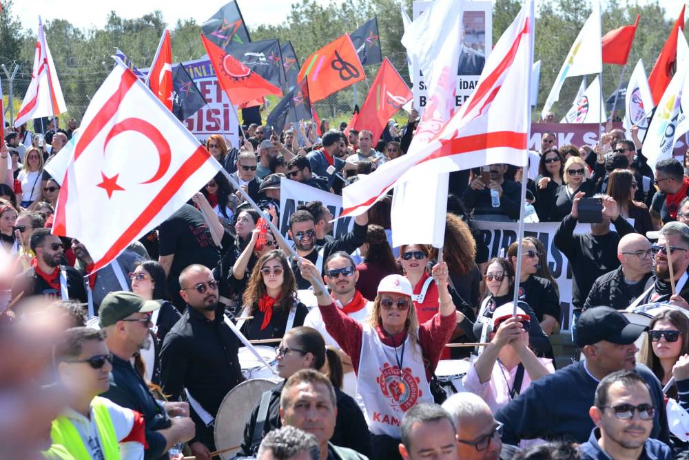 Halk sokakta: "Hükümet istifa" 6