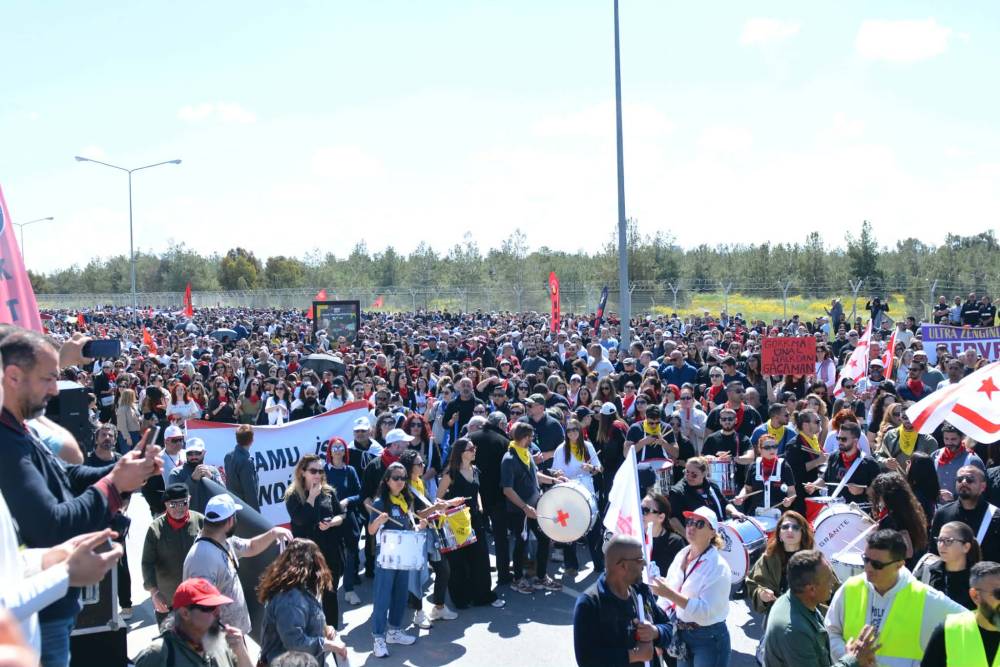 Halk sokakta: "Hükümet istifa" 7