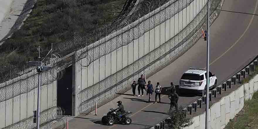 ABD-Meksika sınırında 100 bin mülteci gözaltına alındı