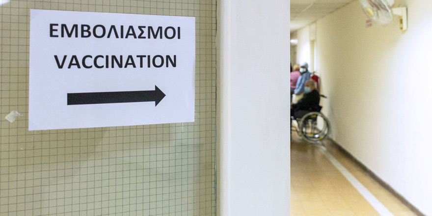 Kıbrıs Cumhuriyeti, AstraZeneca aşısını askıya aldı