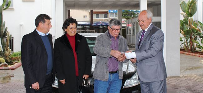 CTP Piyangosunun talihlisi Mercedes’ini teslim aldı