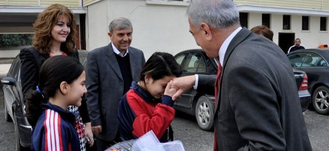 Arabacıoğlu, okulları ziyaret ediyor