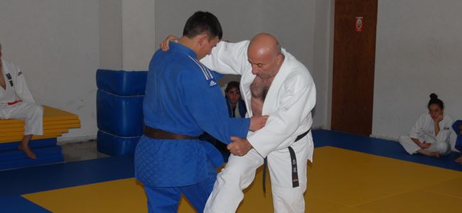 Judoda 13 sporcu bir üst kuşakta