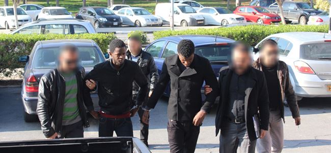 33 bin 500 TL’lik cep telefonu çaldılar…