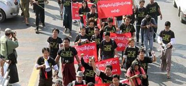 Yolsuzluğu yazan gazeteciler hapse atıldı