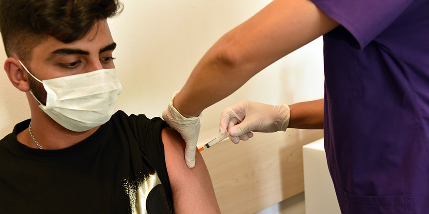 DAÜ-SEN: Uluslararası öğrencilere acilen aşı bulunmalıdır