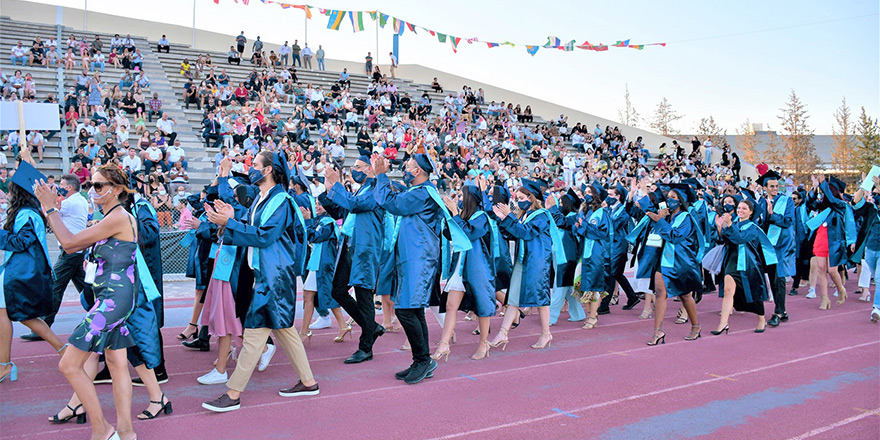 DAÜ’de 1,400’e yakın mezun diploma aldı