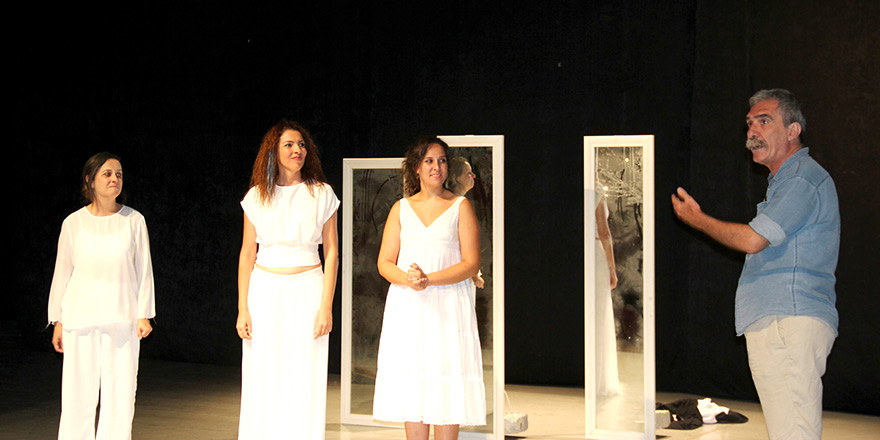 3 kadın, 3 çığlık ve sahnede “Üç Ayna”