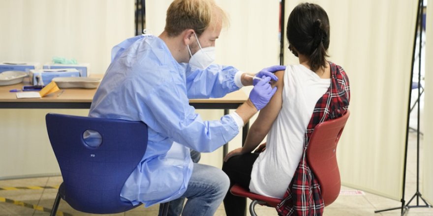 Almanya'da Covid-19 aşısı yaptırmak istemeyenler için hayat pahalılaşacak