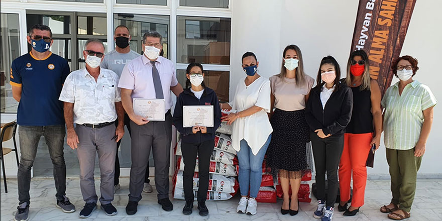 Bülent Ecevit Anadolu Lisesi'nden LTB Hayvan Barınağı'na bağış