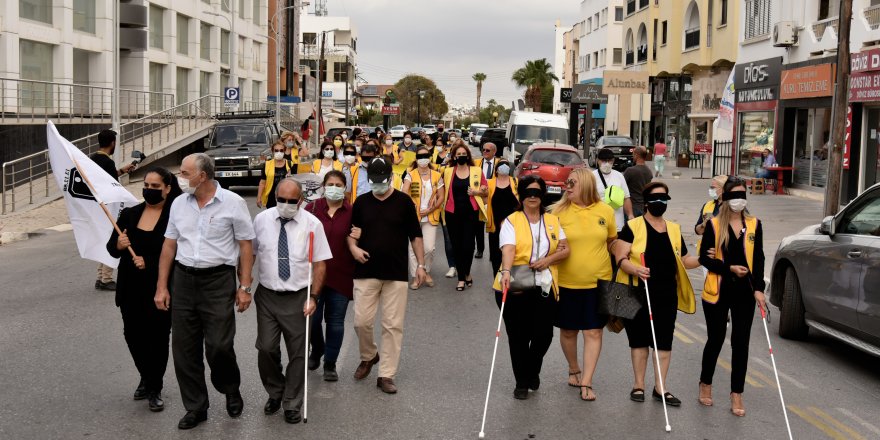 Görme engellilere farkındalık ve empati için yürüyüş